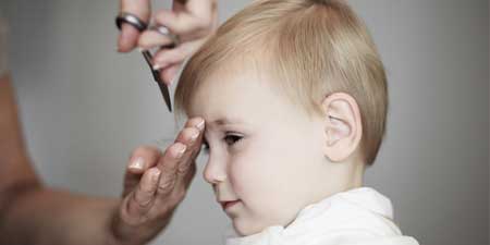 Comment couper les cheveux des enfants soi-même?