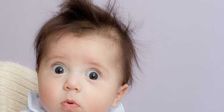 Comment faire sa première coupe de cheveux à votre bébé ?